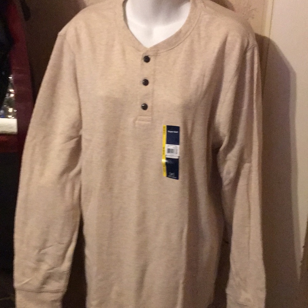 Men’s long sleeve shirt.